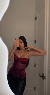 Amanda - Photo 1
