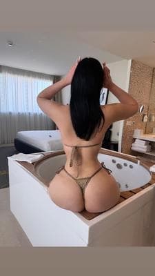 Charlotte - Photo 1