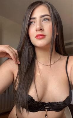 Chloe - Photo 8