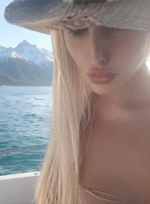 Chloe - Photo 1