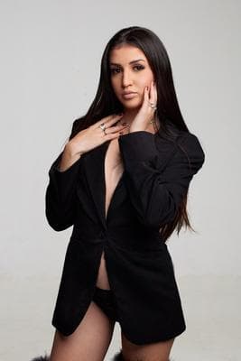 Chloe - Photo 15
