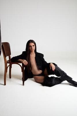 Chloe - Photo 16