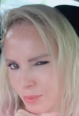 Debbie - Photo 9
