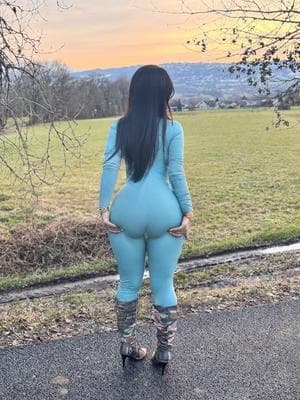 Julia - Photo 15