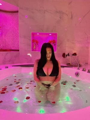 Julia - Photo 24