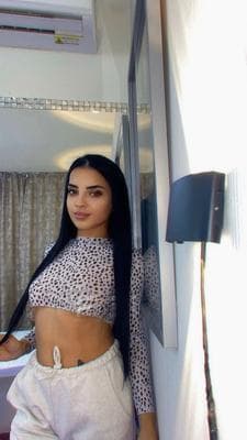 Naomi - Photo 1