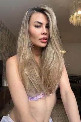 Nicole - Photo 1