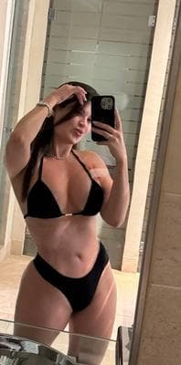Nicole - Photo 1