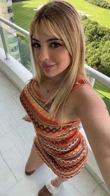 Rebecca - Photo 4