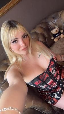 Rebecca - Photo 5
