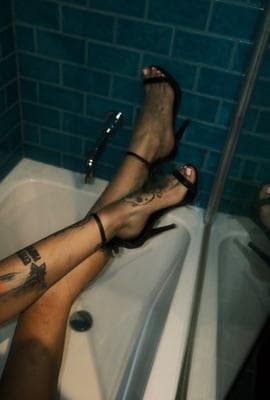 Roxy - Photo 1